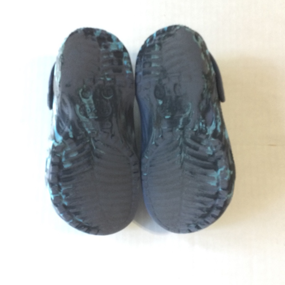 Crocs Kids Size J1 Blue and Teal Camo Clog - Picture 2 of 4
